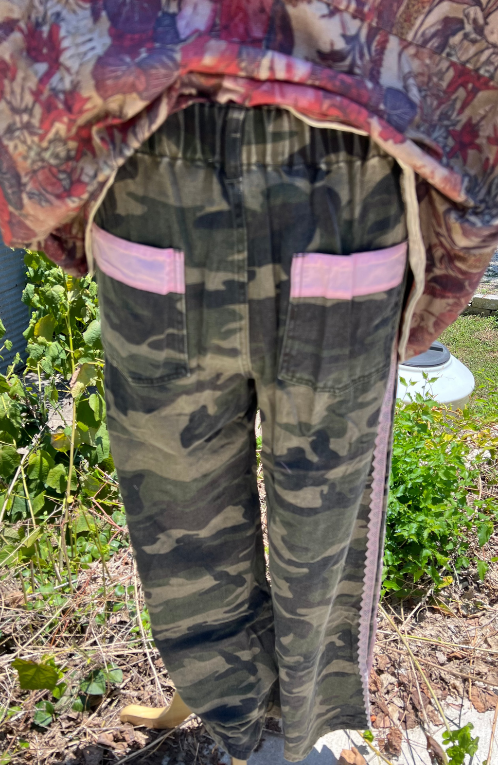 Washed camo pink lace pants